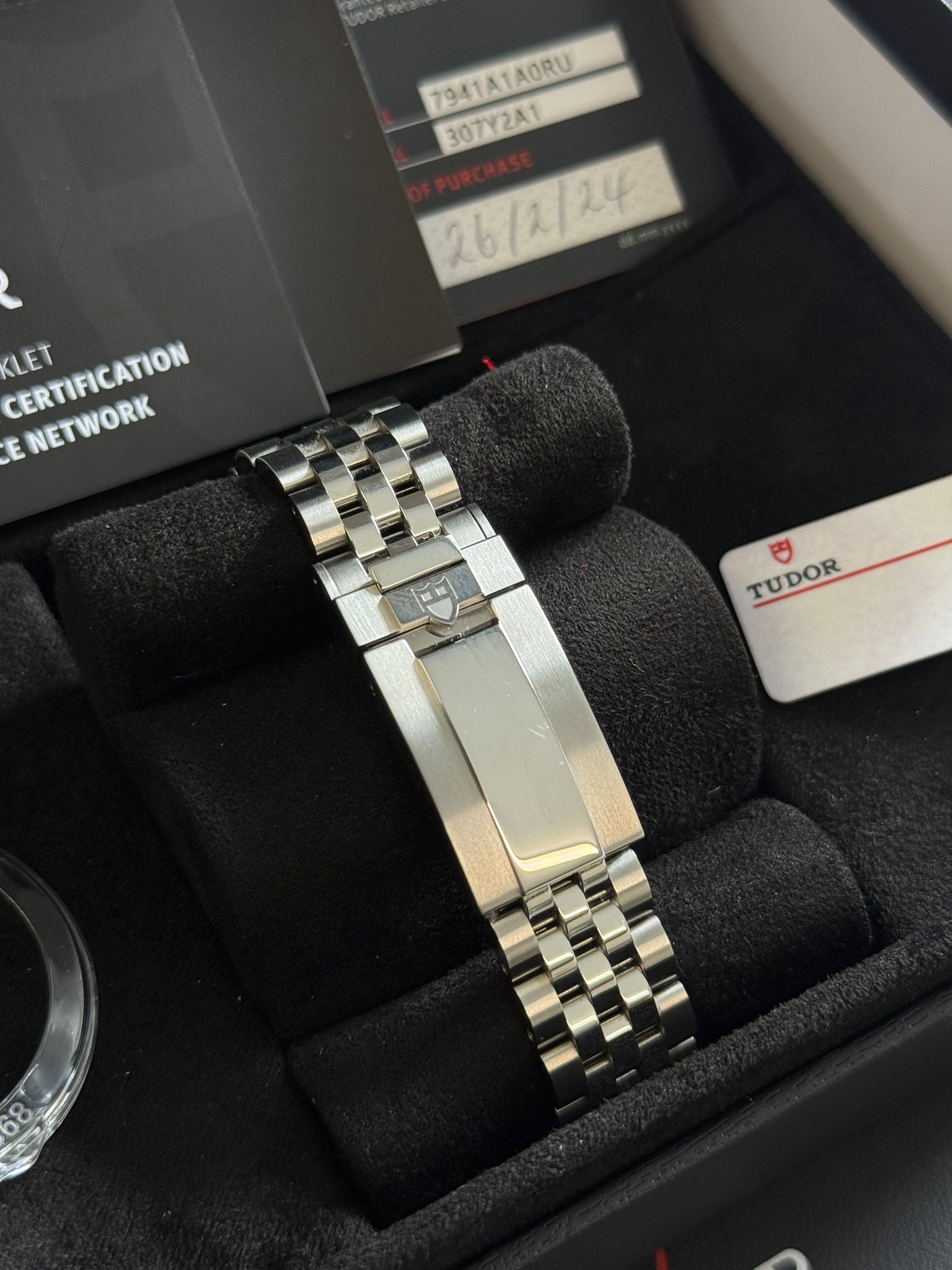 Tudor Black Bay 41 - Burgundy